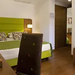 Plaza Hotel 4*