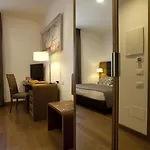Plaza Hotel 4*