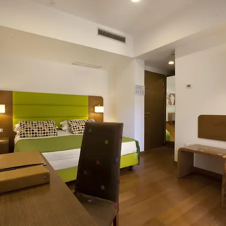 Hotel Plaza 4*