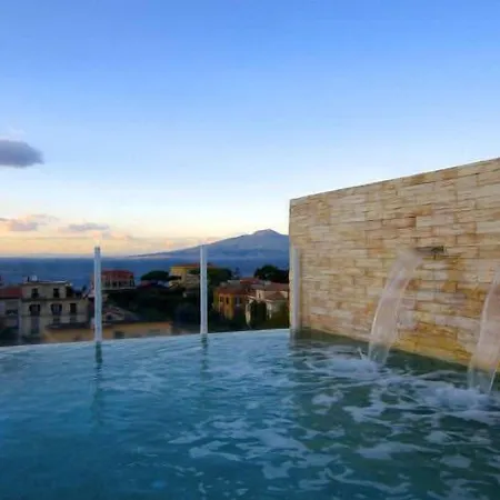 Plaza Hotel 4*