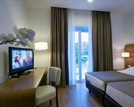 플라자 호텔 4*