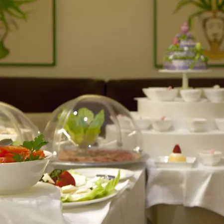 Plaza Hotel 4*